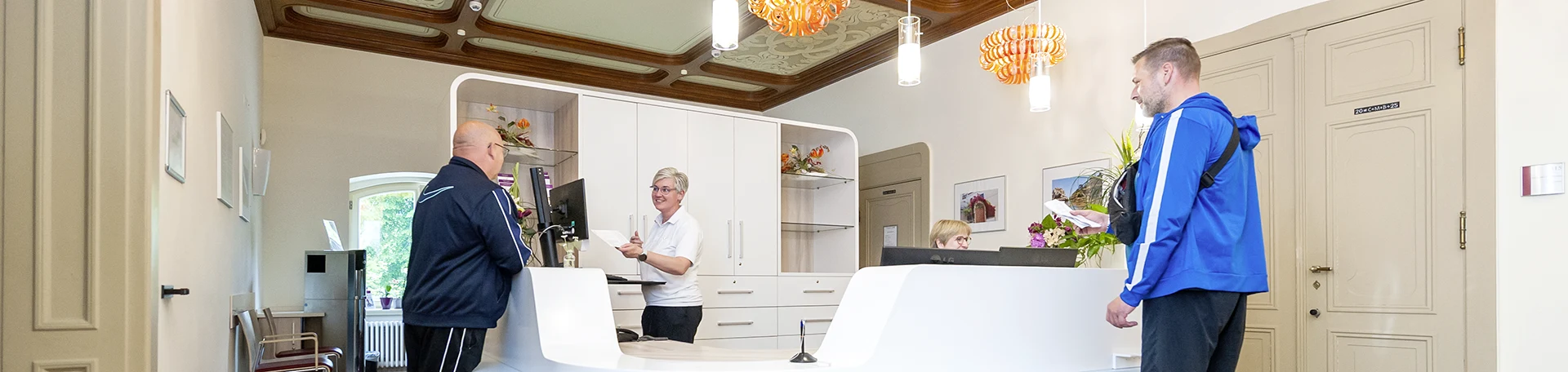 Rezeption des Rehazentrums mit Wartebereich